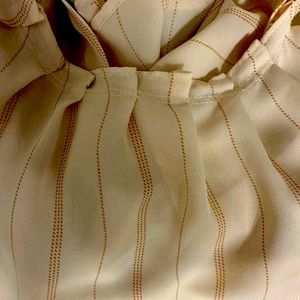 This is an adorable blouse